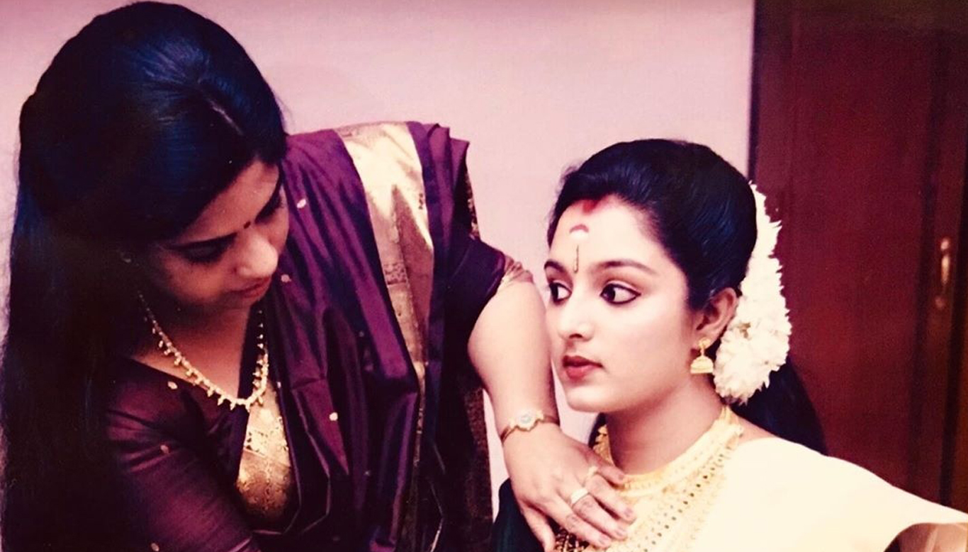 Manju Warrier's wedding make-up photograph turns into a web sensation! 