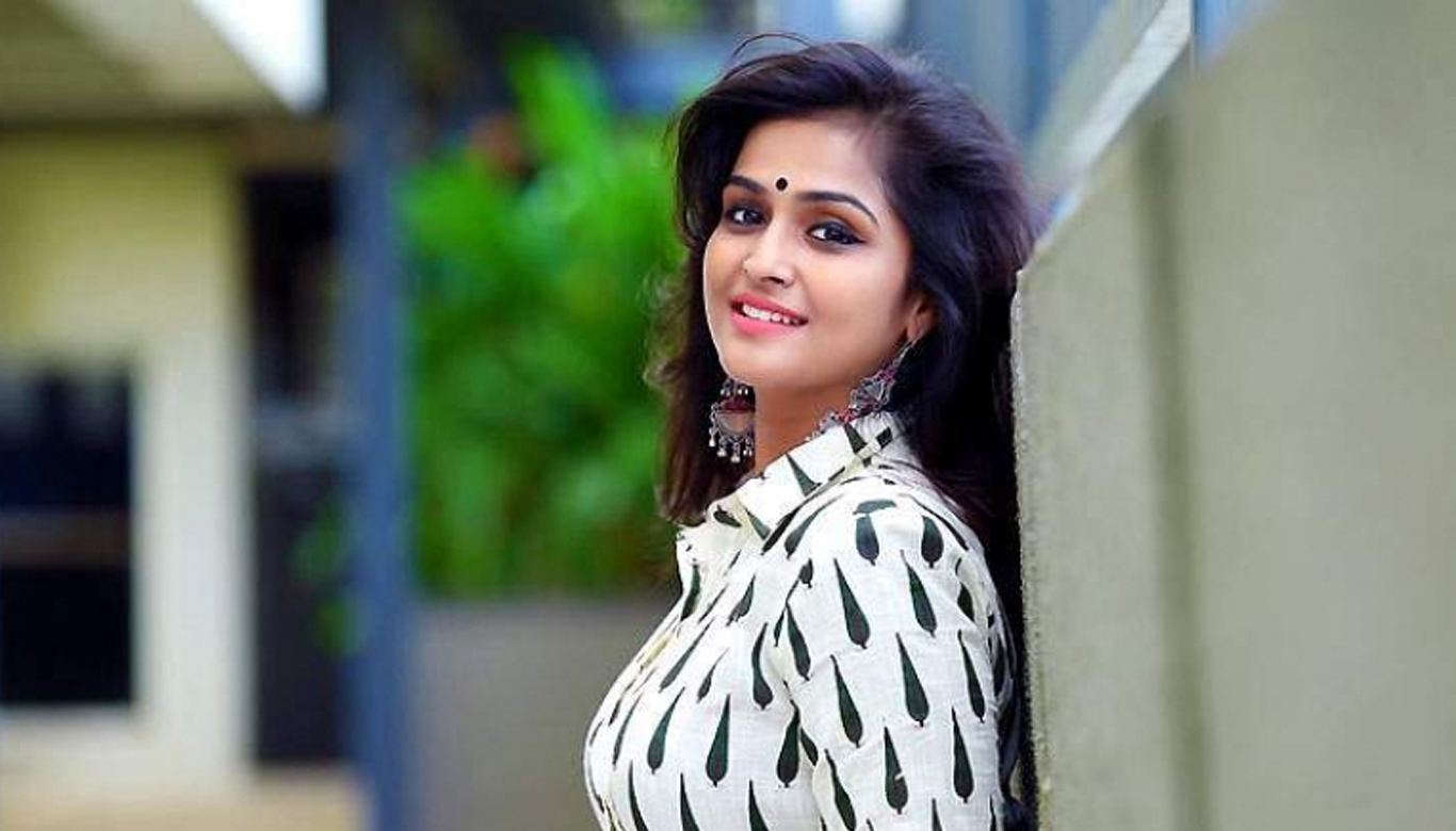 Remya nambeesan hot