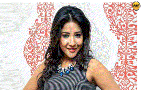 Sakshi Agarwal Makes Her Mollywood Debut In Orayiram Kinakkalal